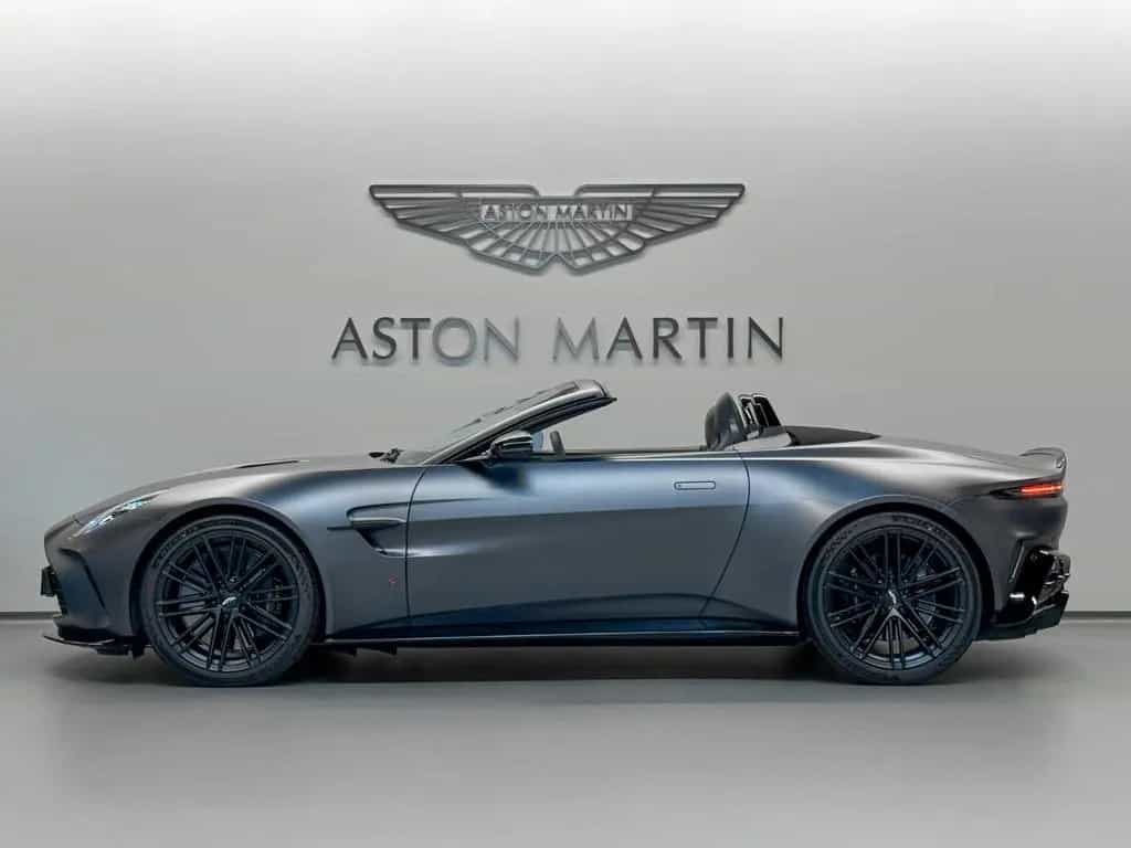 Aston Martin V8 Vantage NEW Vantage S Roadster | MODELYEAR 2026 null-photo-3