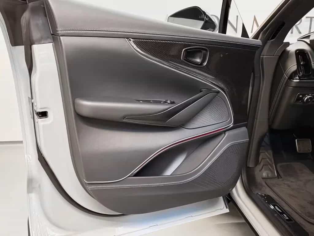 Aston Martin DBX S || NEW MODELYEAR 2026 null-photo-23