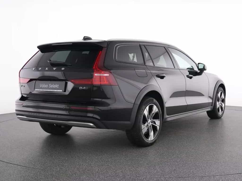 Volvo V60 Cross Country B4 AWD Plus+WINTERPAK+RFK+ 01/2024-photo-2
