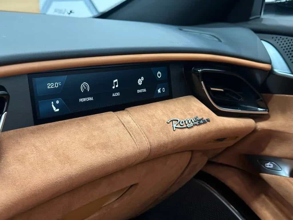 Ferrari Roma Spider *Carbon* MY2026 *DISPLAY - JBL null-photo-16