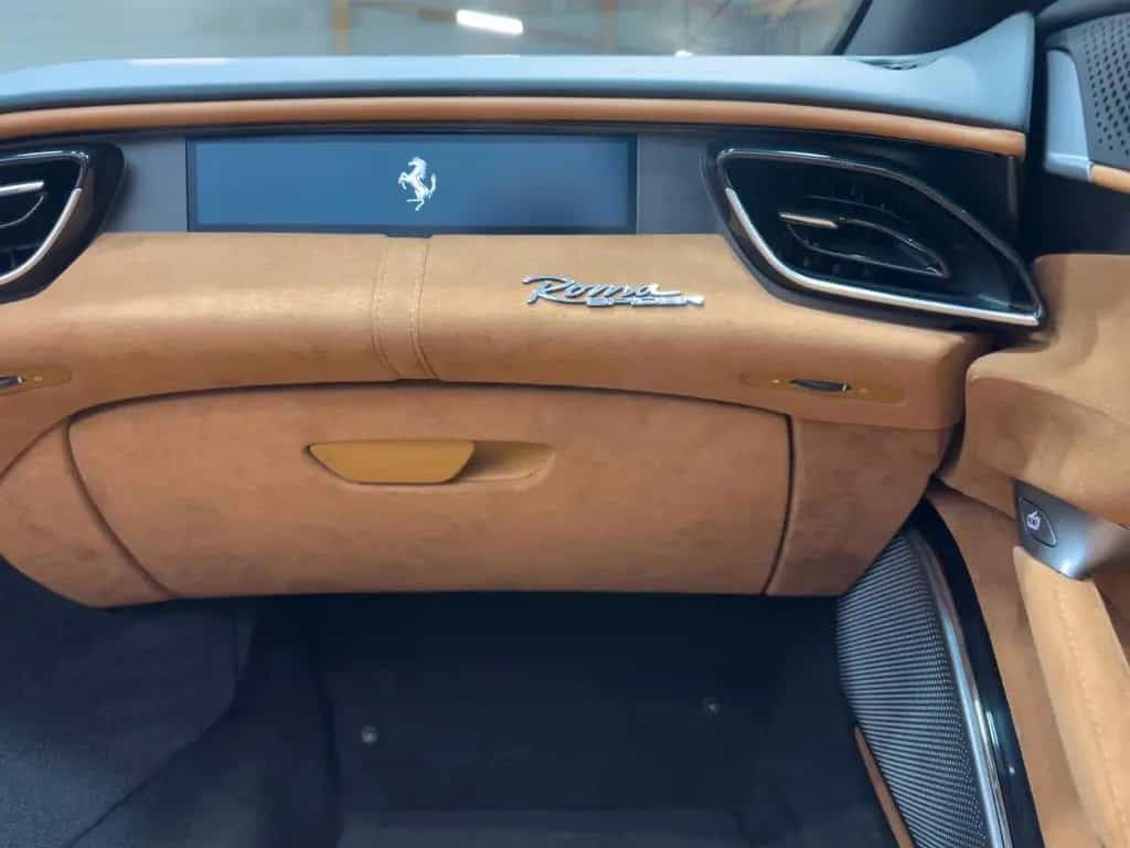 Ferrari Roma Spider *Carbon* MY2026 *DISPLAY - JBL null-photo-19