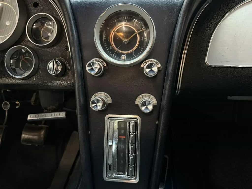 Chevrolet Corvette C2 EU REGISTERED / Coupé / 327 Cu V8 / 07/1964-photo-22