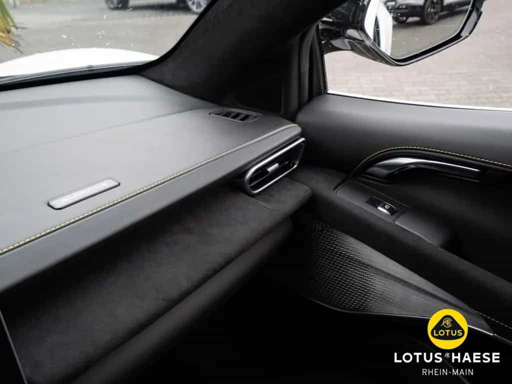 Lotus Emira V6 Mist White - by LOTUS HAESE 01/2026-photo-23