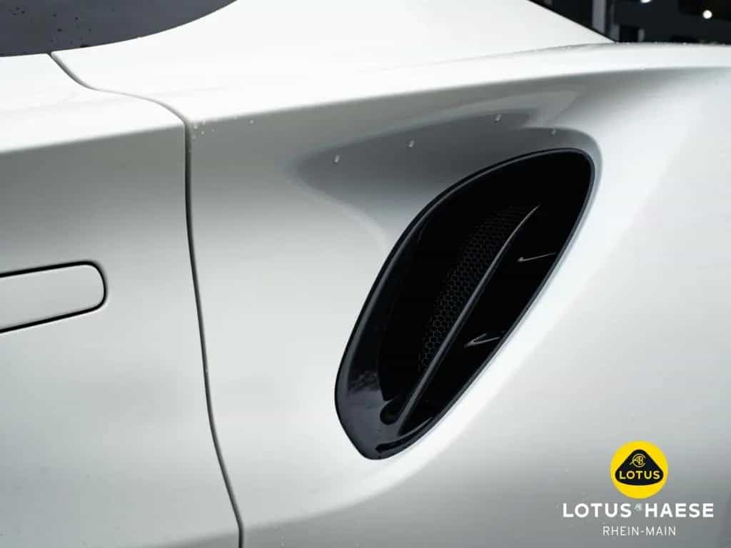 Lotus Emira V6 Mist White - by LOTUS HAESE 01/2026-photo-7