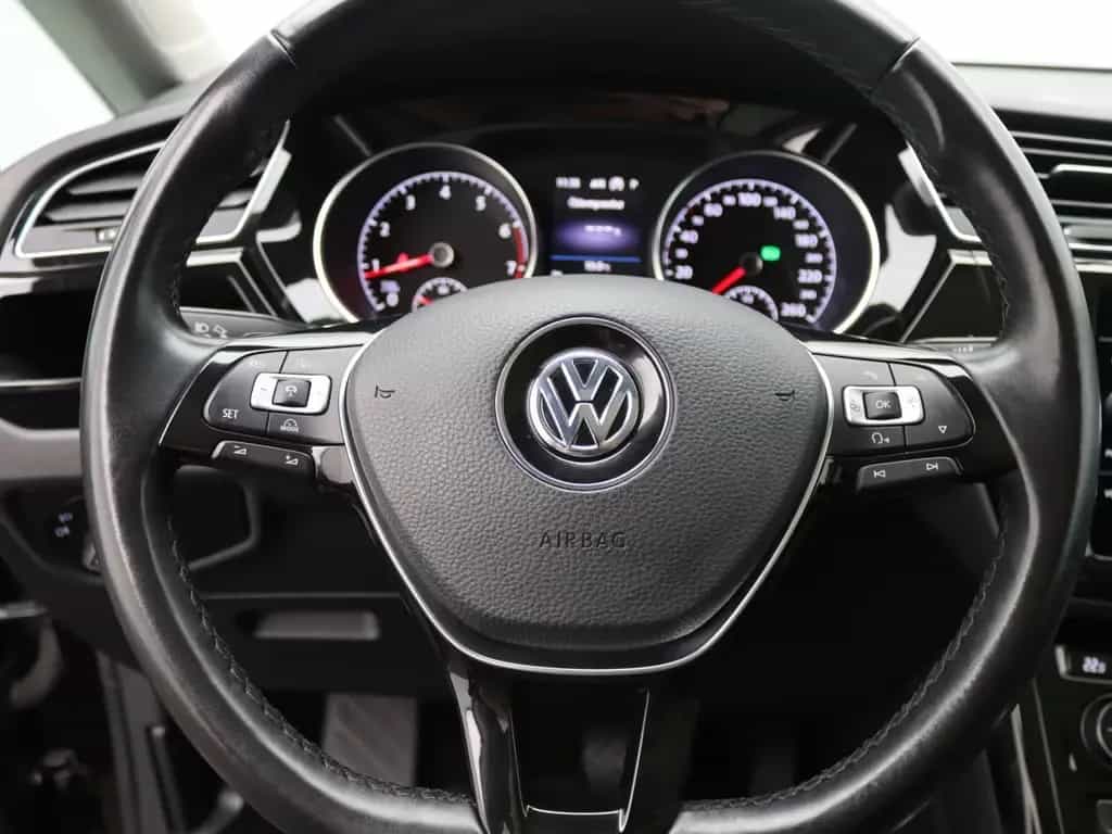Volkswagen Touran Highline 1.4TSI DSG/ Pano, Navi, LED, ACC 08/2018-photo-16