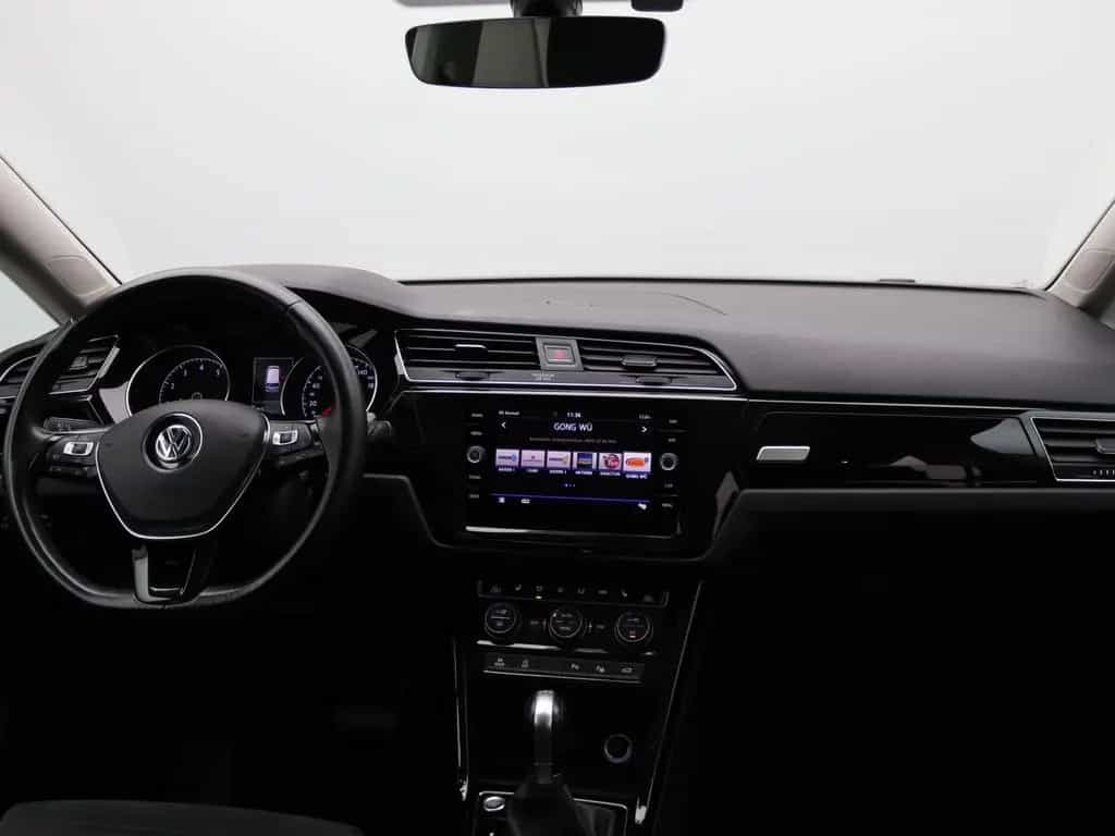 Volkswagen Touran Highline 1.4TSI DSG/ Pano, Navi, LED, ACC 08/2018-photo-9