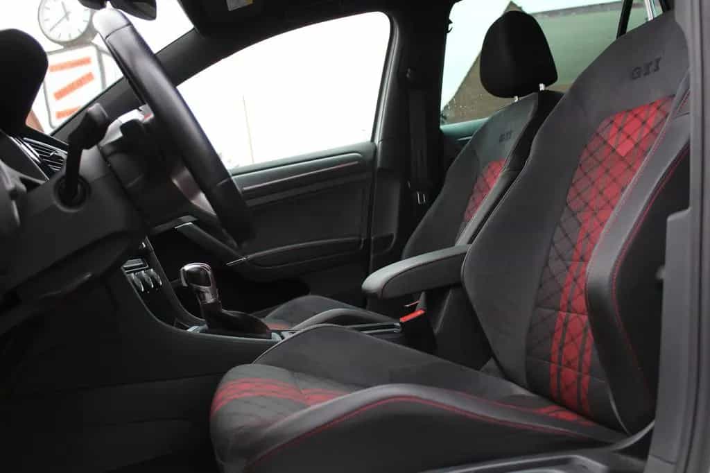 Volkswagen Golf 2.0 GTI TCR+VIRTUAL+AKRAPOVIC+KAMERA+DCC 01/2020-photo-17