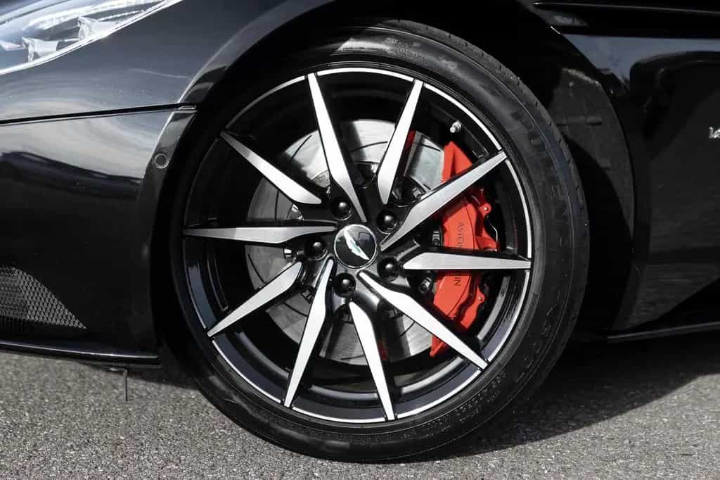 Aston Martin DB 11 5.2 V12 COUPE 608 PS 03/2017-photo-11