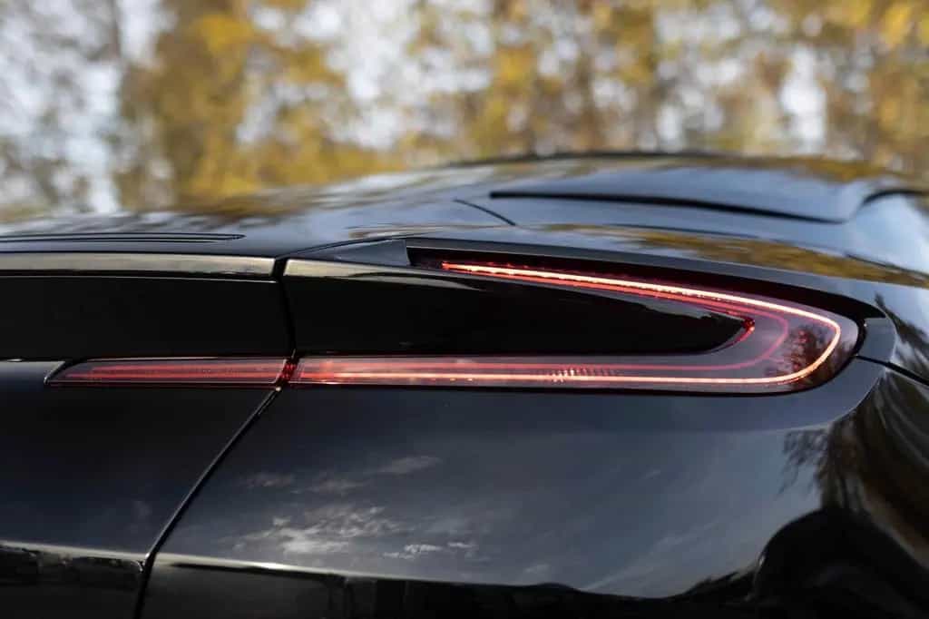 Aston Martin DB 11 5.2 V12 COUPE 608 PS 03/2017-photo-13