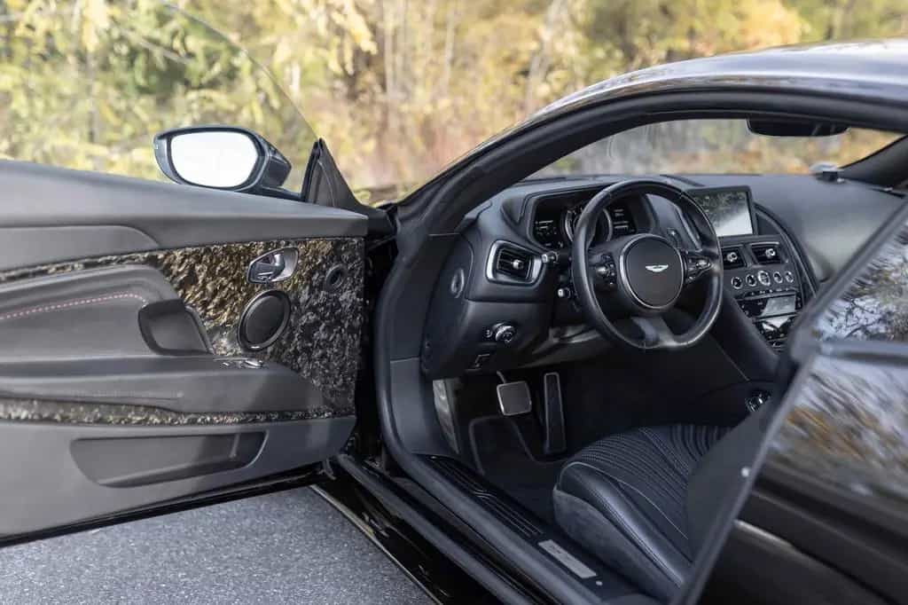 Aston Martin DB 11 5.2 V12 COUPE 608 PS 03/2017-photo-15