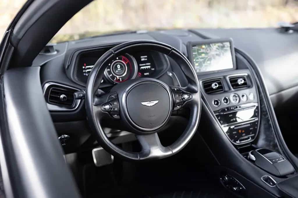Aston Martin DB 11 5.2 V12 COUPE 608 PS 03/2017-photo-18