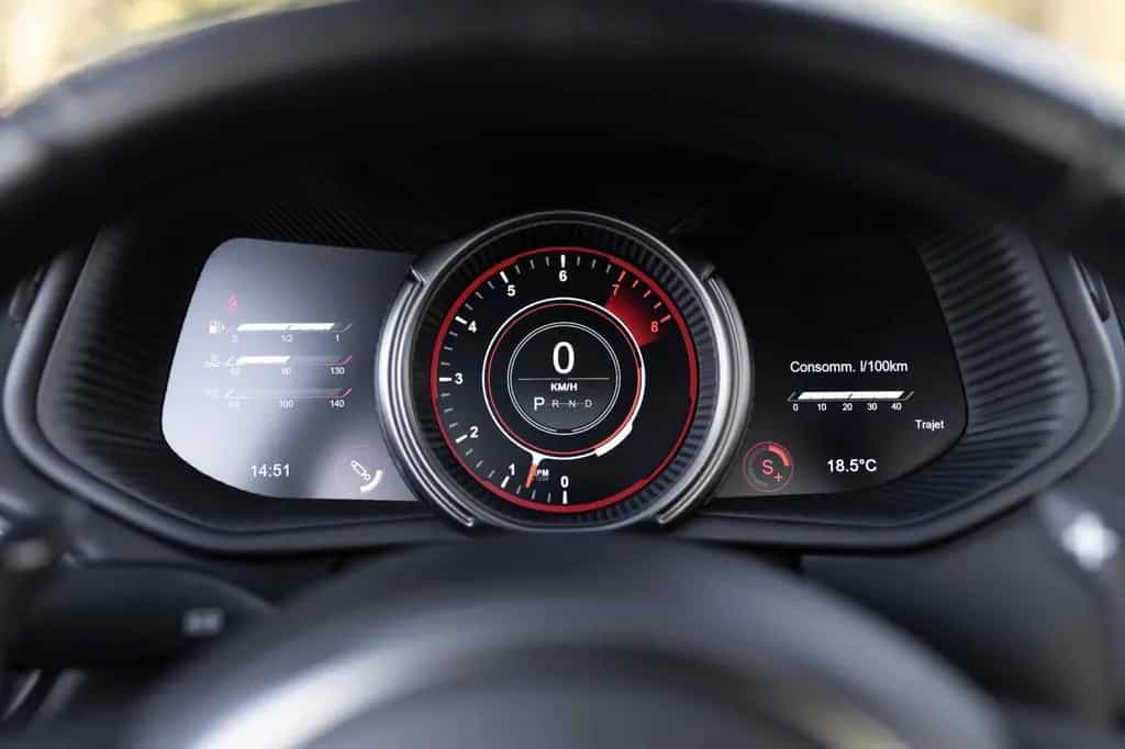 Aston Martin DB 11 5.2 V12 COUPE 608 PS 03/2017-photo-20