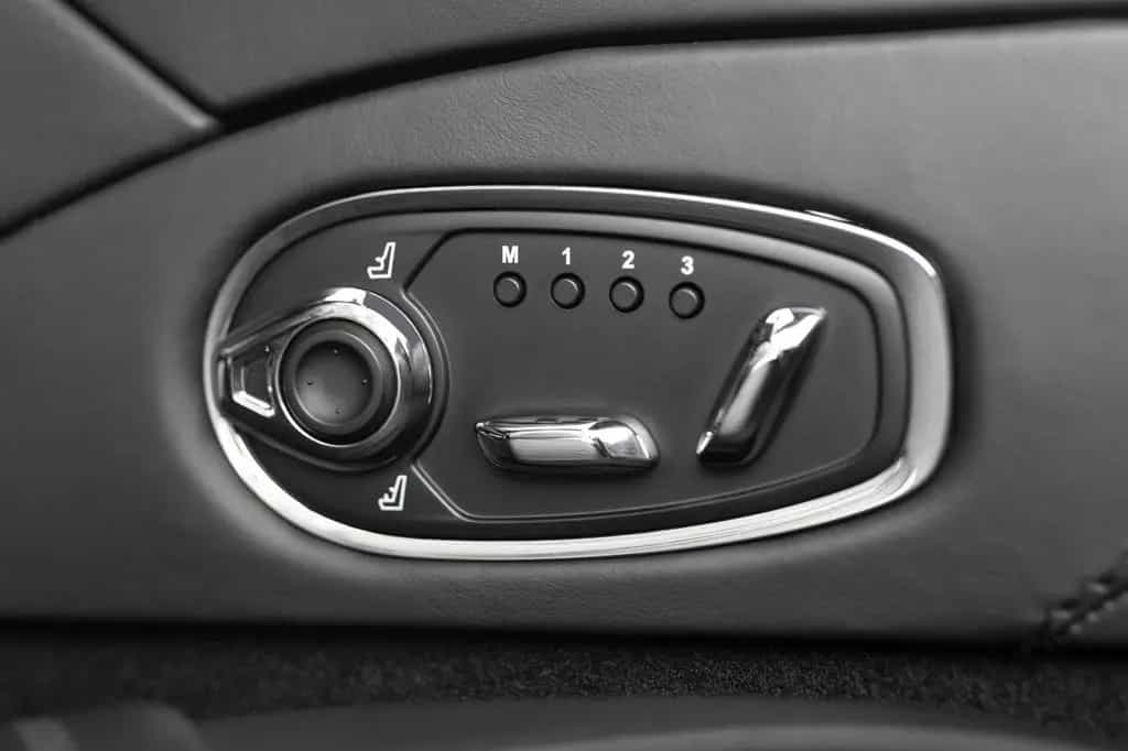 Aston Martin DB 11 5.2 V12 COUPE 608 PS 03/2017-photo-23