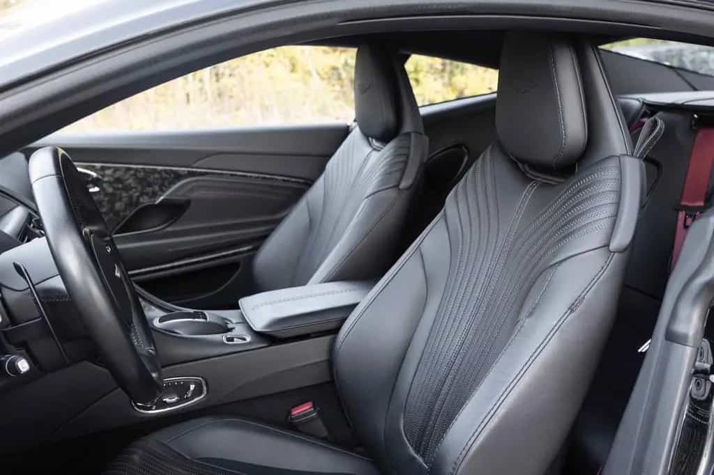 Aston Martin DB 11 5.2 V12 COUPE 608 PS 03/2017-photo-26