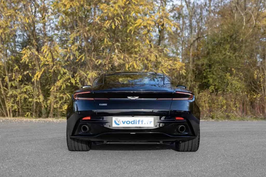 Aston Martin DB 11 5.2 V12 COUPE 608 PS 03/2017-photo-3