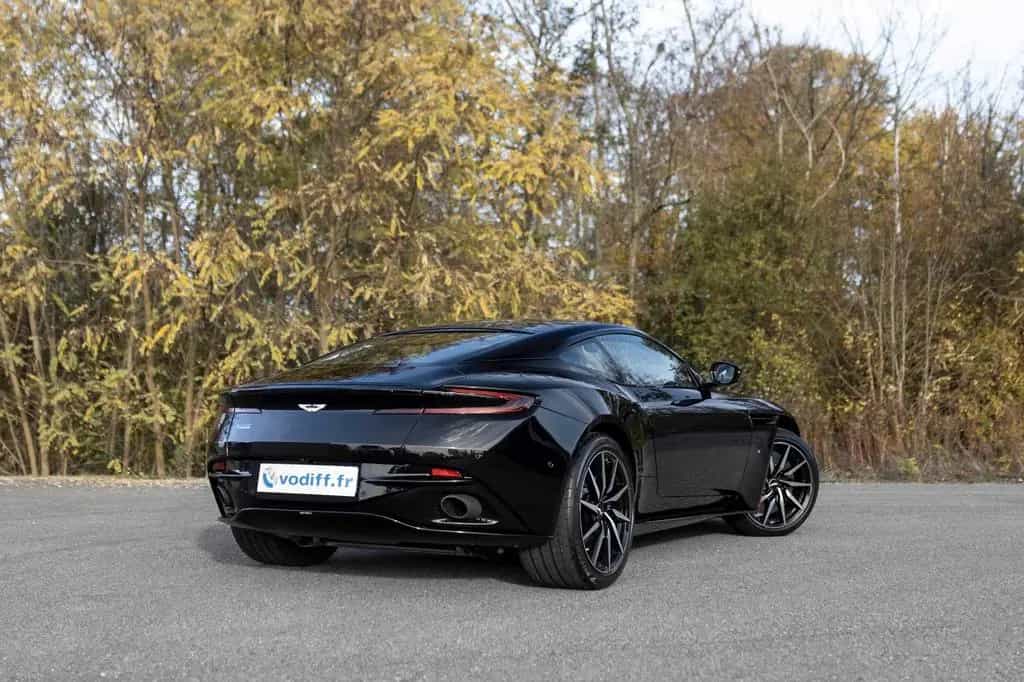 Aston Martin DB 11 5.2 V12 COUPE 608 PS 03/2017-photo-4