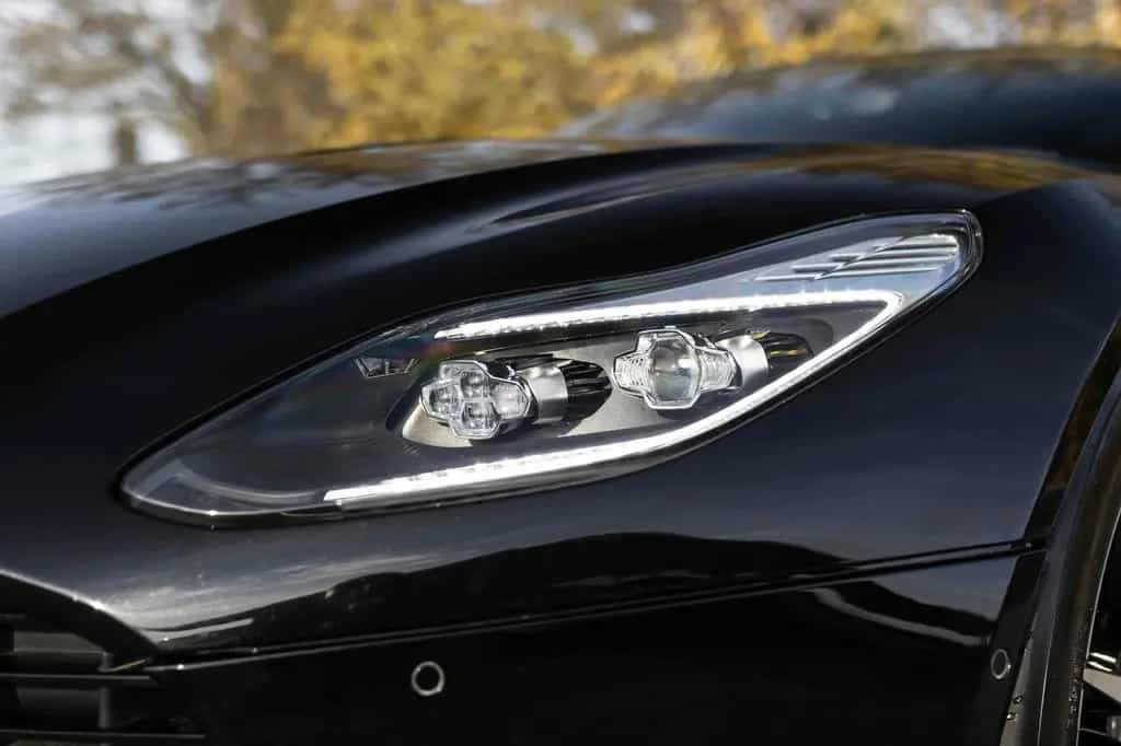 Aston Martin DB 11 5.2 V12 COUPE 608 PS 03/2017-photo-8