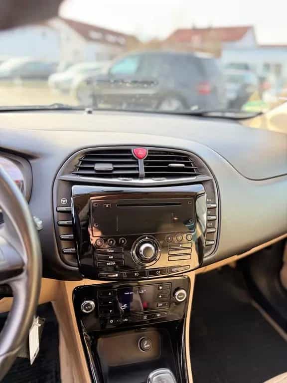 Lancia Delta Gold TÜV+Service NEU/Klima/Garagenfahrzeug 05/2014-photo-13