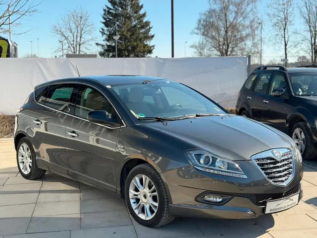 Lancia Delta Gold TÜV+Service NEU/Klima/Garagenfahrzeug 05/2014-photo-2