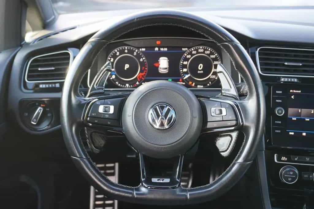 Volkswagen Golf VII 2.0 R 4Motion Schiebedach ACC DCC Leder 02/2019-photo-13