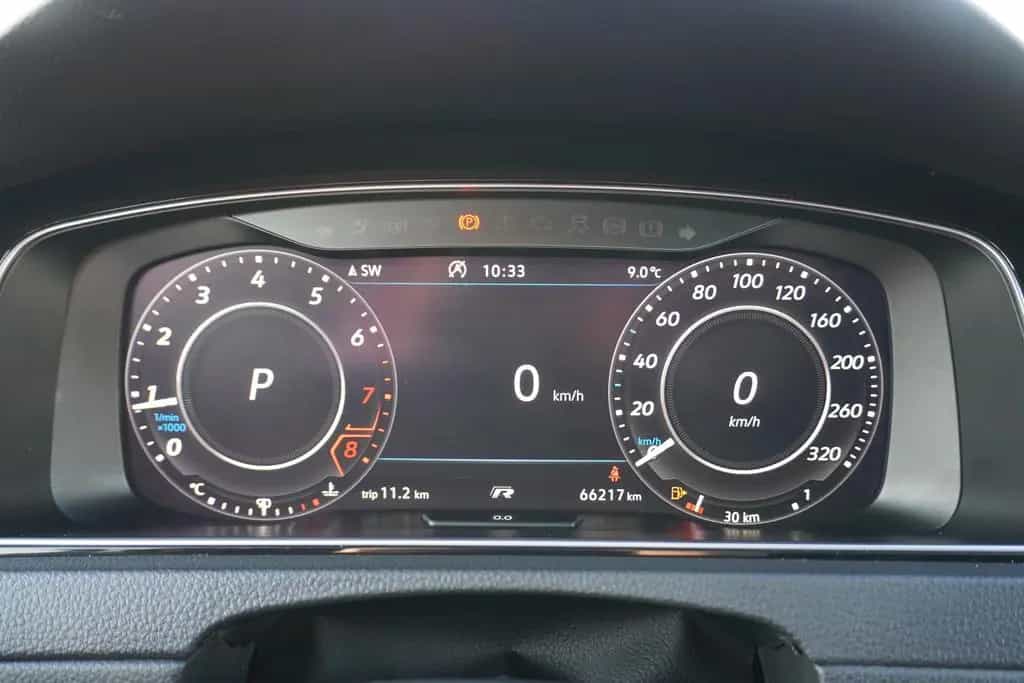 Volkswagen Golf VII 2.0 R 4Motion Schiebedach ACC DCC Leder 02/2019-photo-15
