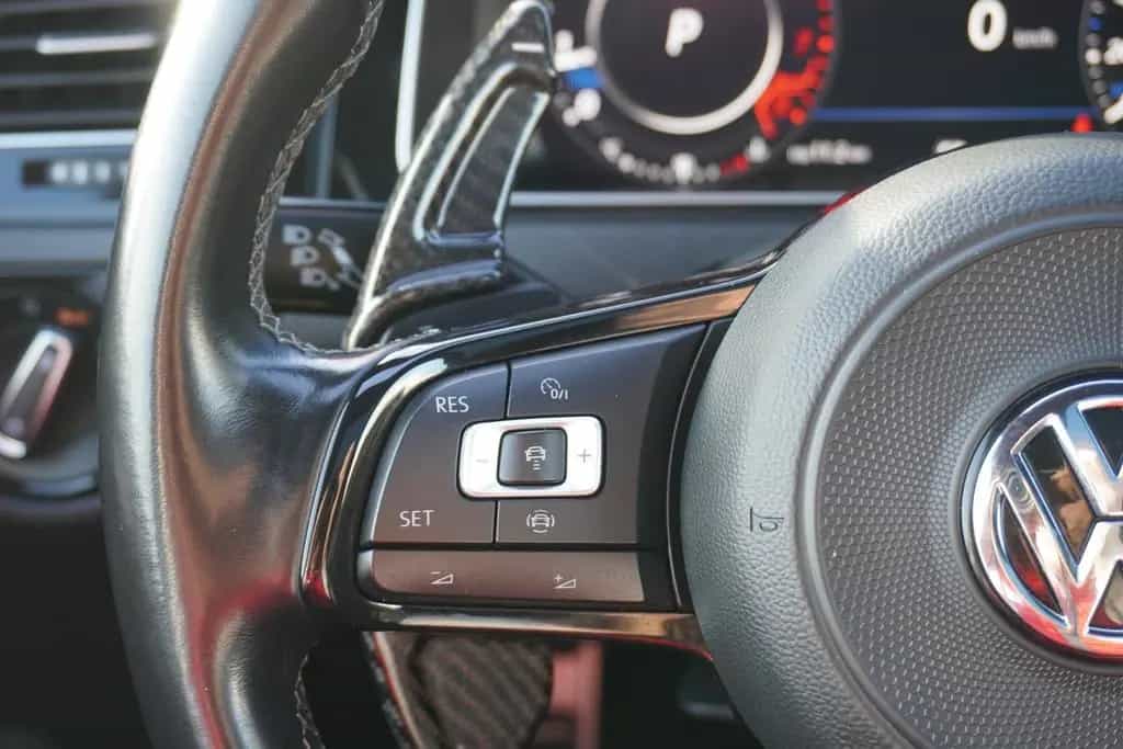 Volkswagen Golf VII 2.0 R 4Motion Schiebedach ACC DCC Leder 02/2019-photo-19