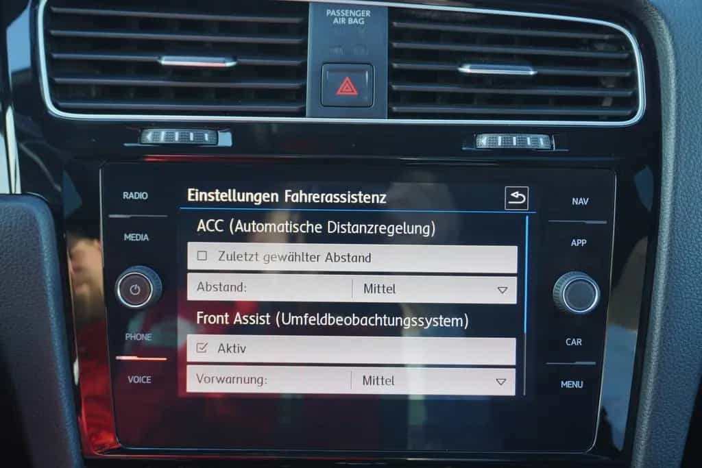 Volkswagen Golf VII 2.0 R 4Motion Schiebedach ACC DCC Leder 02/2019-photo-28