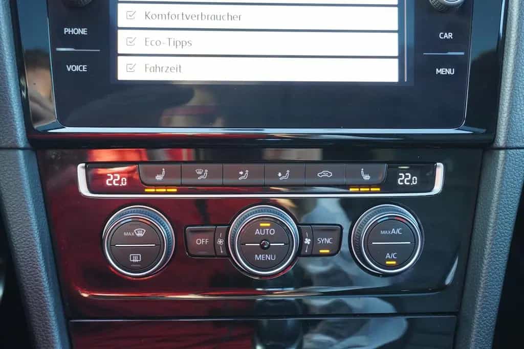 Volkswagen Golf VII 2.0 R 4Motion Schiebedach ACC DCC Leder 02/2019-photo-30