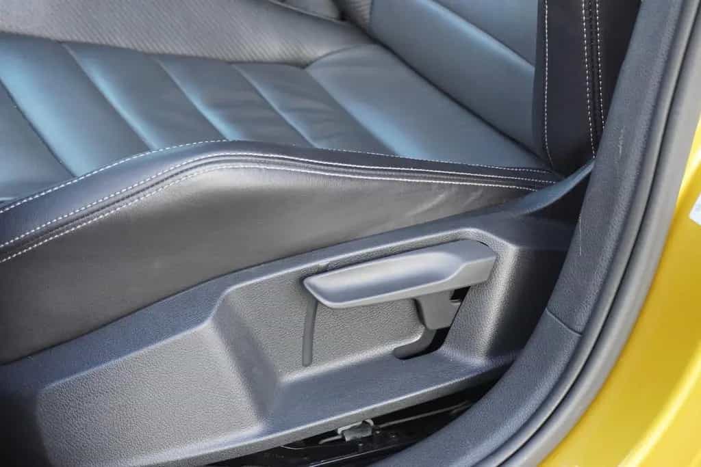 Volkswagen Golf VII 2.0 R 4Motion Schiebedach ACC DCC Leder 02/2019-photo-9