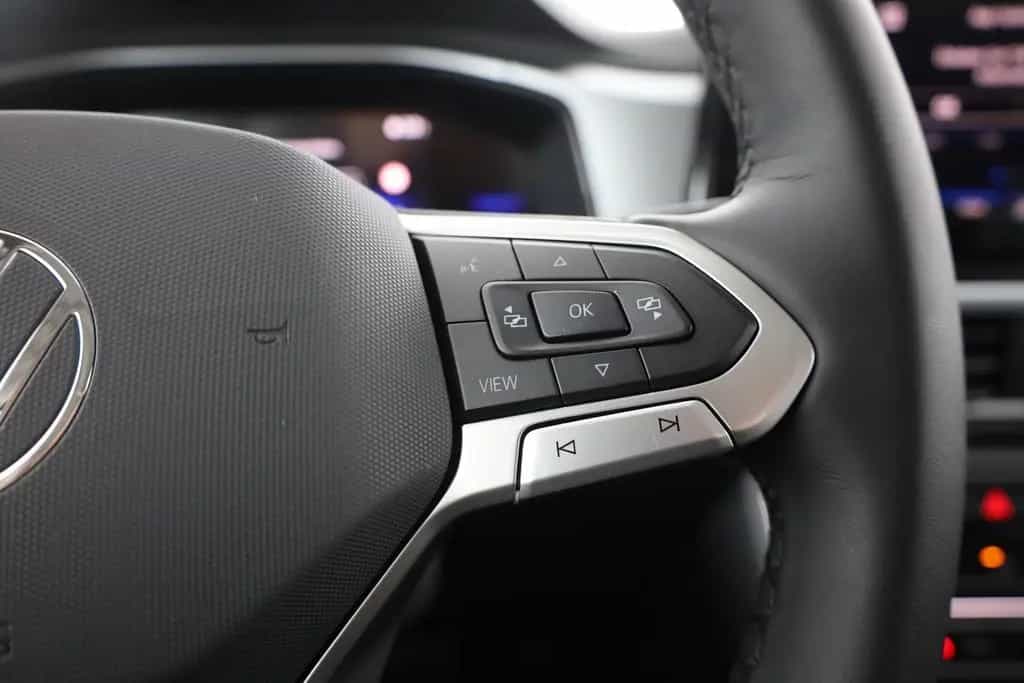Volkswagen T-Roc 1.5 TSI DSG LED ACC Kamera Sitzheizung 11/2025-photo-16