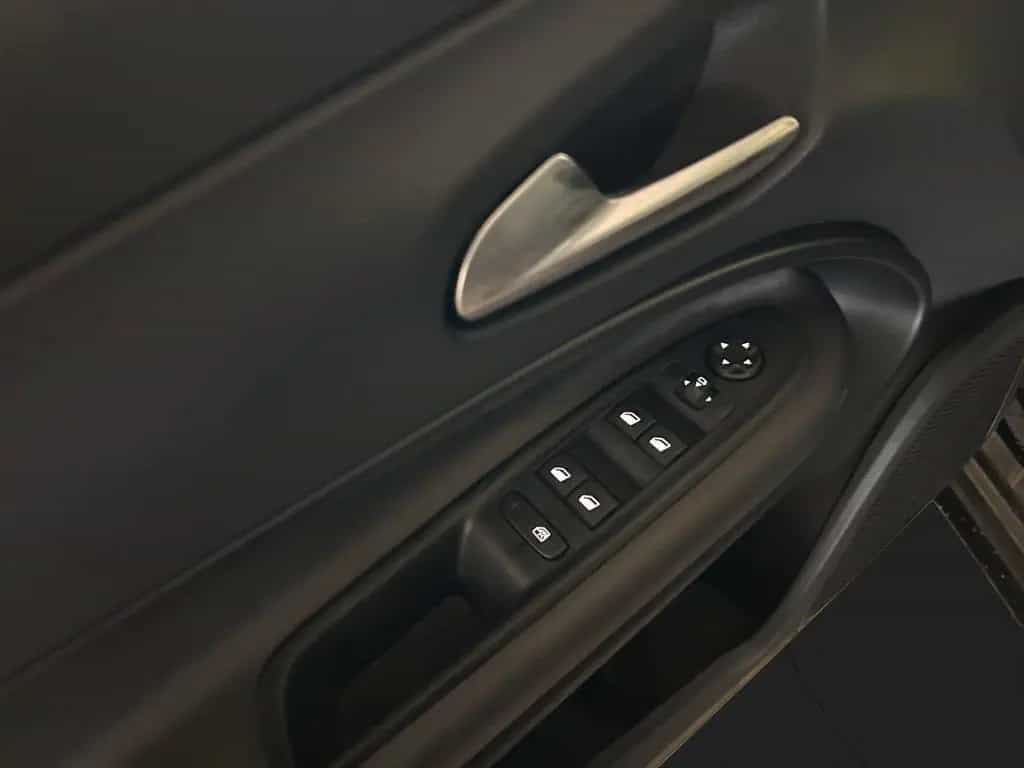 Alfa Romeo Junior 1.2 Ibrida Speciale MASSAGE LED KAMERA SH 01/2026-photo-17