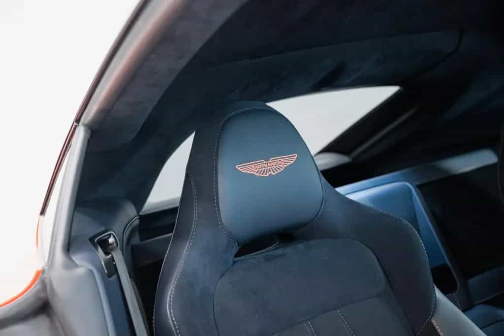 Aston Martin Vantage Coupe | Full Options | CCM Brakes | B&W| 08/2024-photo-14