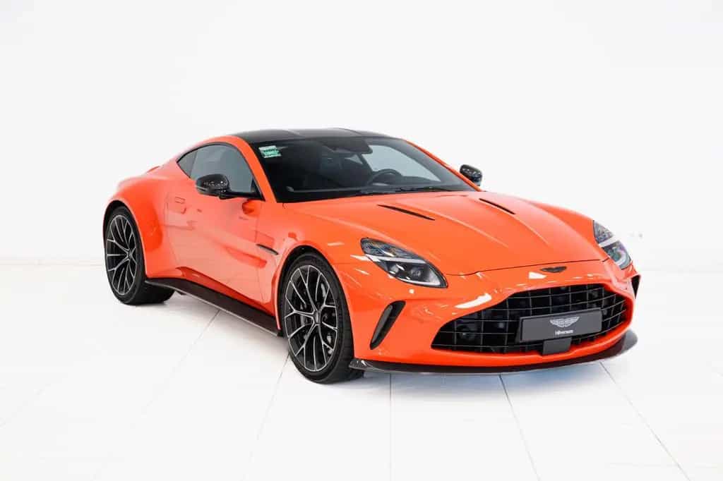 Aston Martin Vantage Coupe | Full Options | CCM Brakes | B&W| 08/2024-photo-4