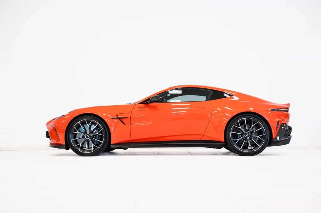 Aston Martin Vantage Coupe | Full Options | CCM Brakes | B&W| 08/2024-photo-6
