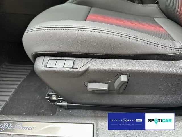 Alfa Romeo Junior 1.2 VGT Mild Hybrid Spe ciale 10/2025-photo-12