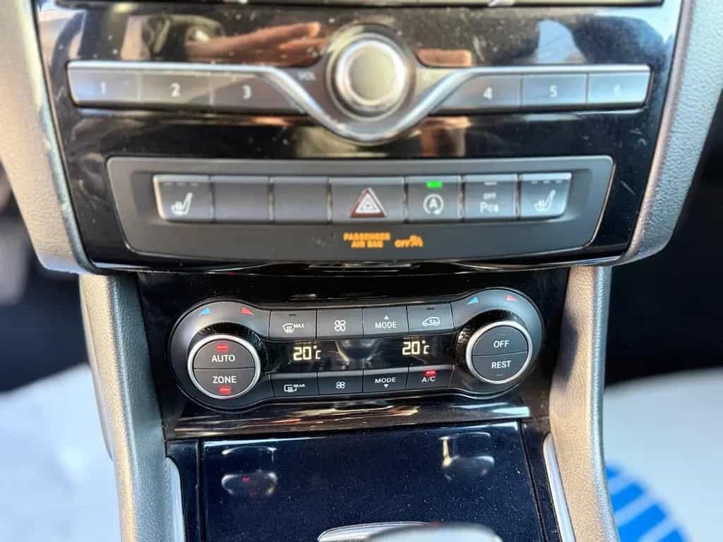 Infiniti Q30 1.5 d Premium*Automatik*Bi-Xenon*Navi*PDC* 06/2016-photo-20