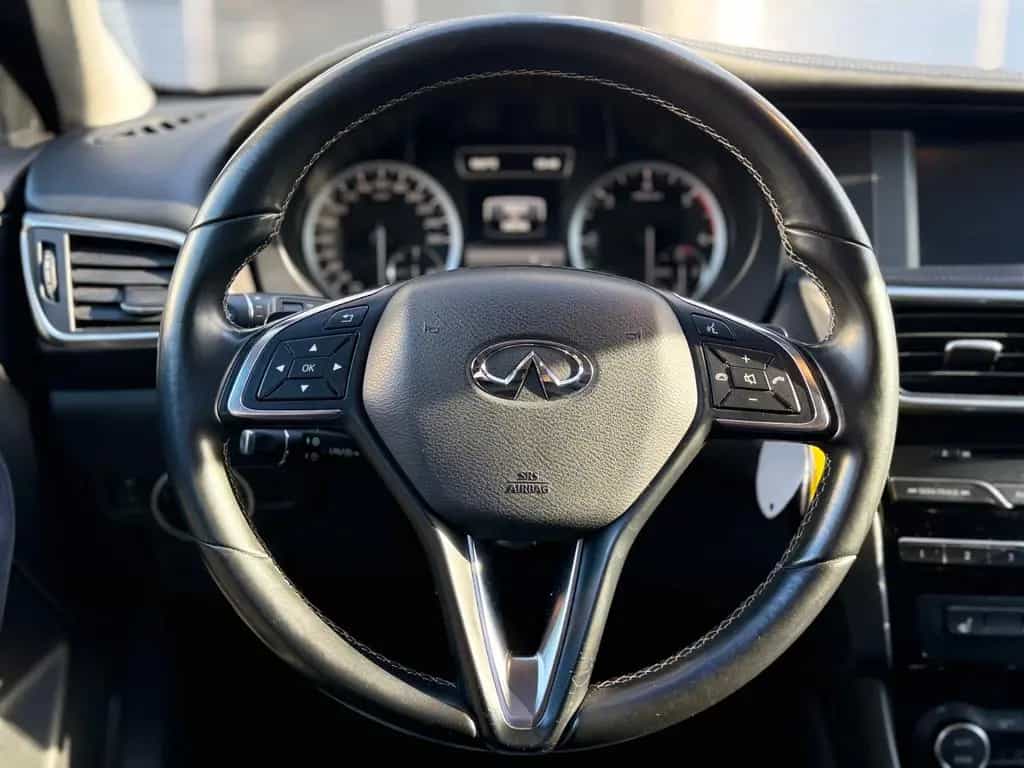 Infiniti Q30 1.5 d Premium*Automatik*Bi-Xenon*Navi*PDC* 06/2016-photo-9