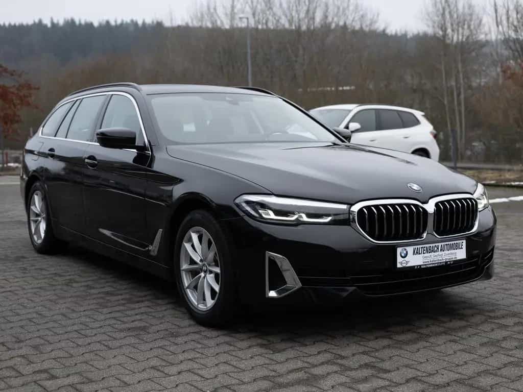 BMW 5 Series 520d Touring xDrive Luxury Line FACEL. HUD LED 12/2022-photo-2