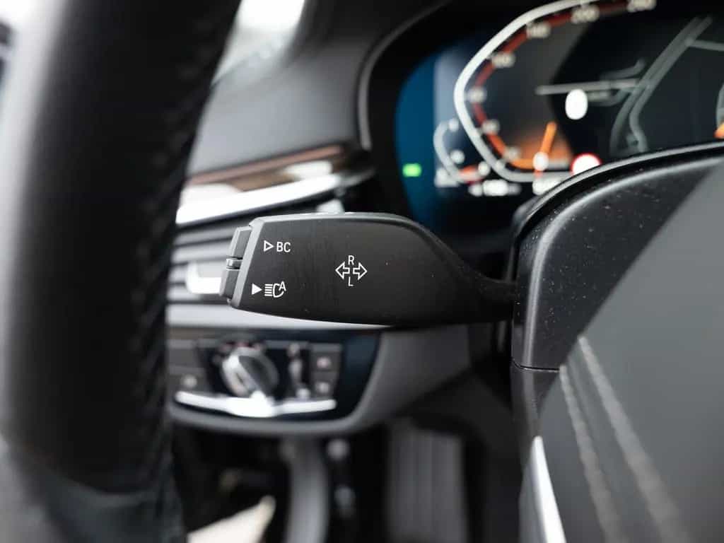 BMW 5 Series 520d Touring xDrive Luxury Line FACEL. HUD LED 12/2022-photo-25