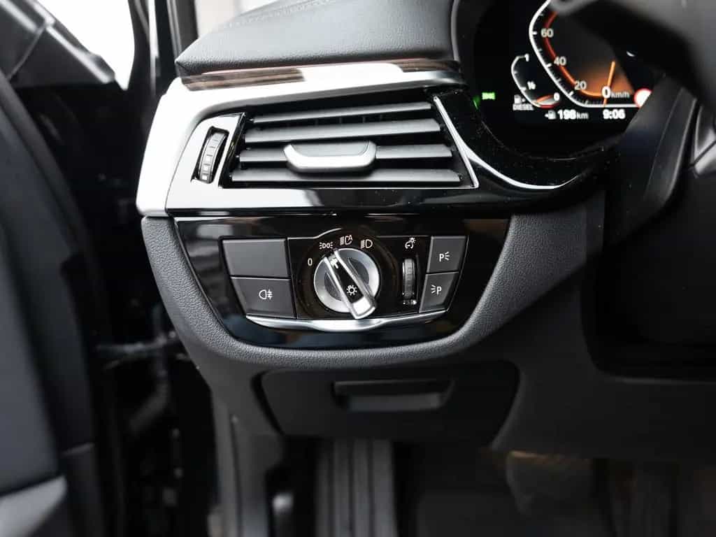 BMW 5 Series 520d Touring xDrive Luxury Line FACEL. HUD LED 12/2022-photo-26