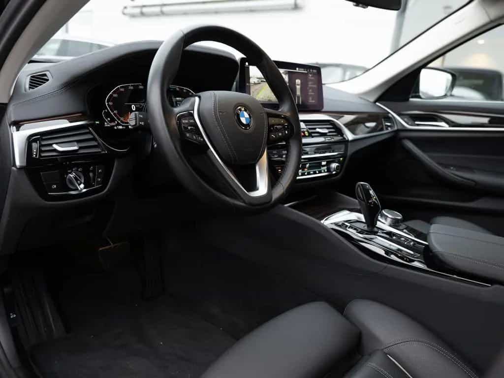 BMW 5 Series 520d Touring xDrive Luxury Line FACEL. HUD LED 12/2022-photo-27