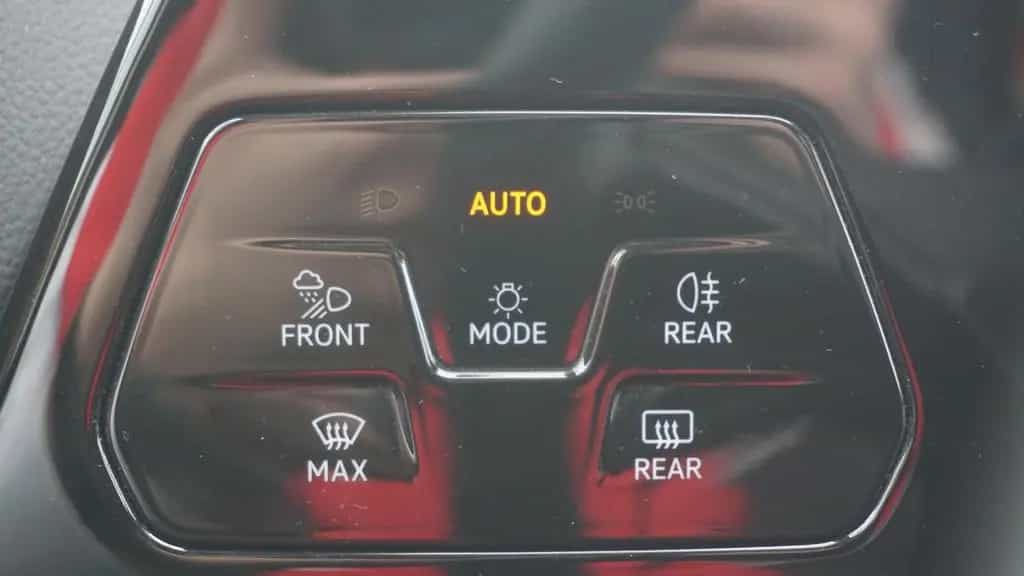 Volkswagen Golf VIII 1.5 TSI Life LED Navi Sitzheizung USB 07/2020-photo-17