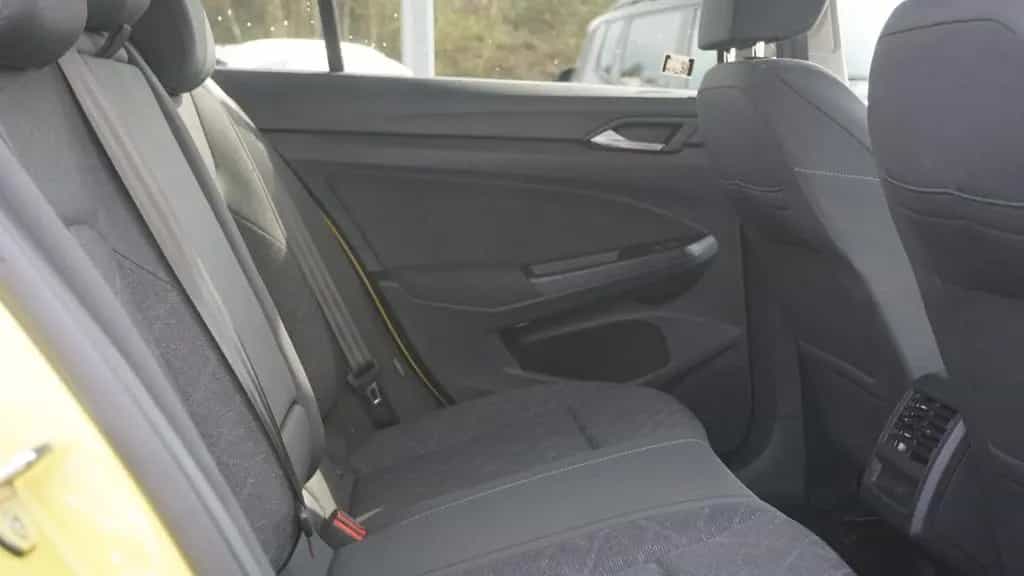 Volkswagen Golf VIII 1.5 TSI Life LED Navi Sitzheizung USB 07/2020-photo-27