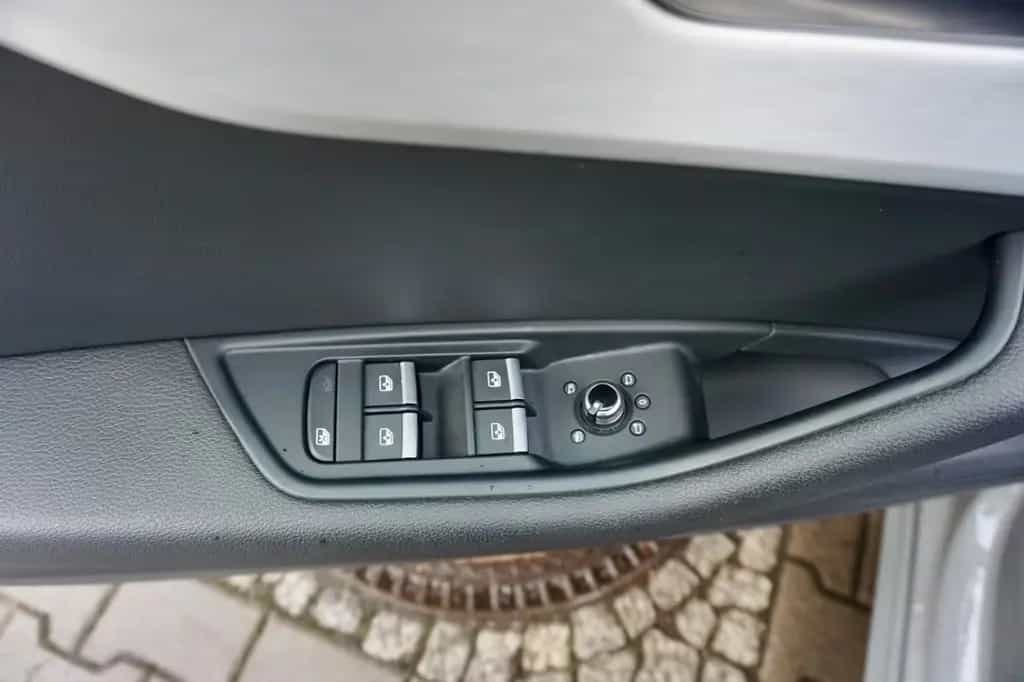 Audi A4 Avant 35 TFSI S line/ Navi Plus/ LED/ DAB 09/2020-photo-13