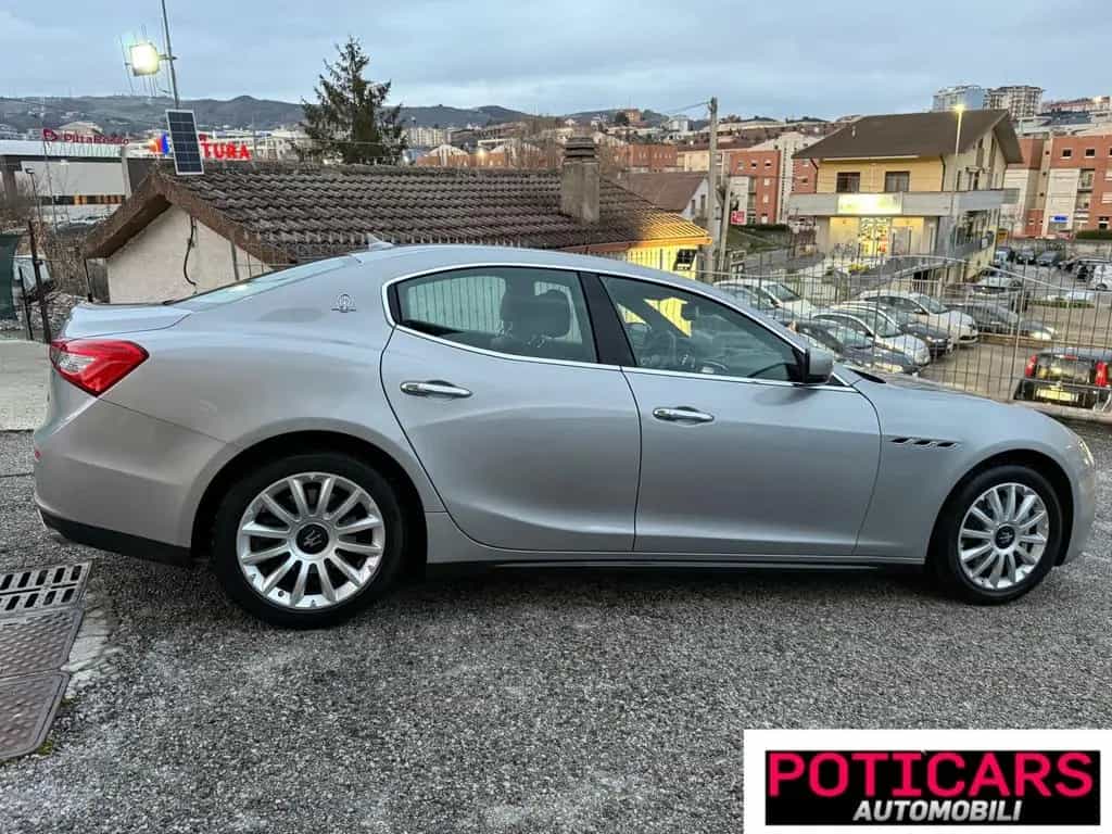 Maserati Ghibli V6 Diesel 03/2014-photo-10