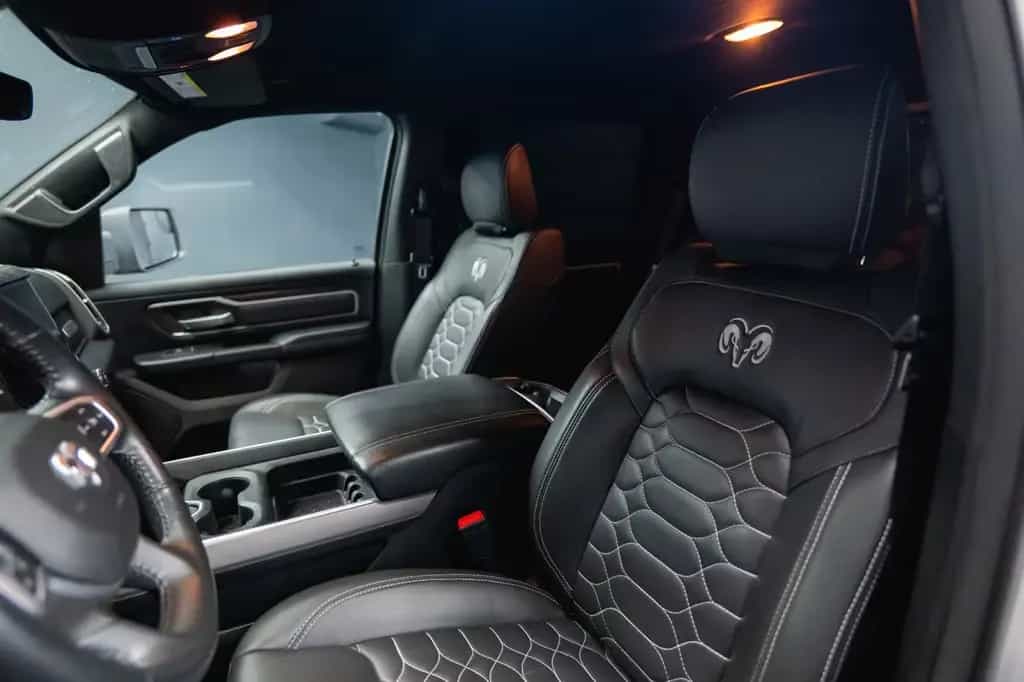 Dodge RAM 5.7 V8 HEMI 4x4 LPG Offroad  Night-Paket 08/2022-photo-31