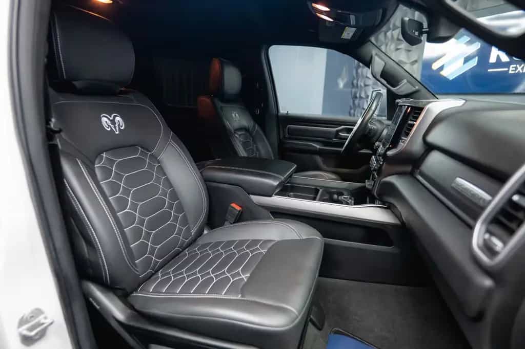 Dodge RAM 5.7 V8 HEMI 4x4 LPG Offroad  Night-Paket 08/2022-photo-37