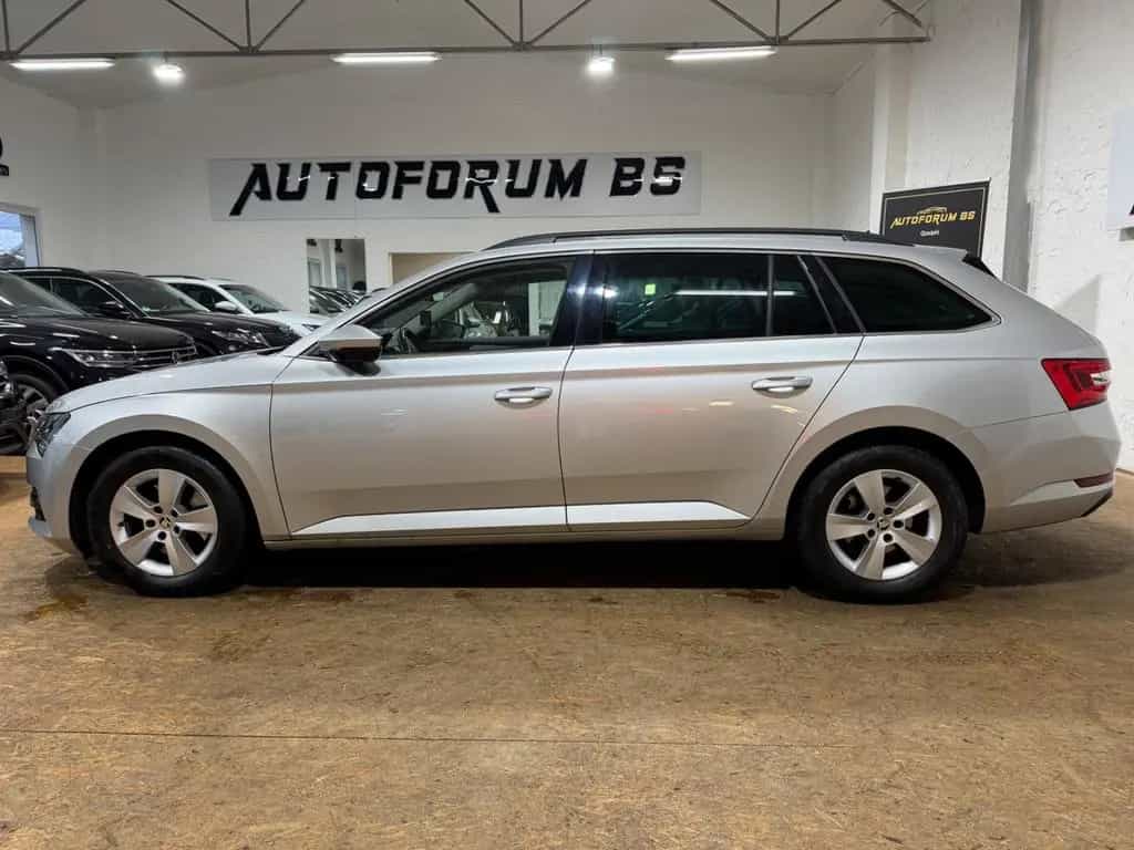 Skoda Superb Combi 2.0TDI DSG/AHK/ACC/PDC/SHZ 11/2022-photo-1