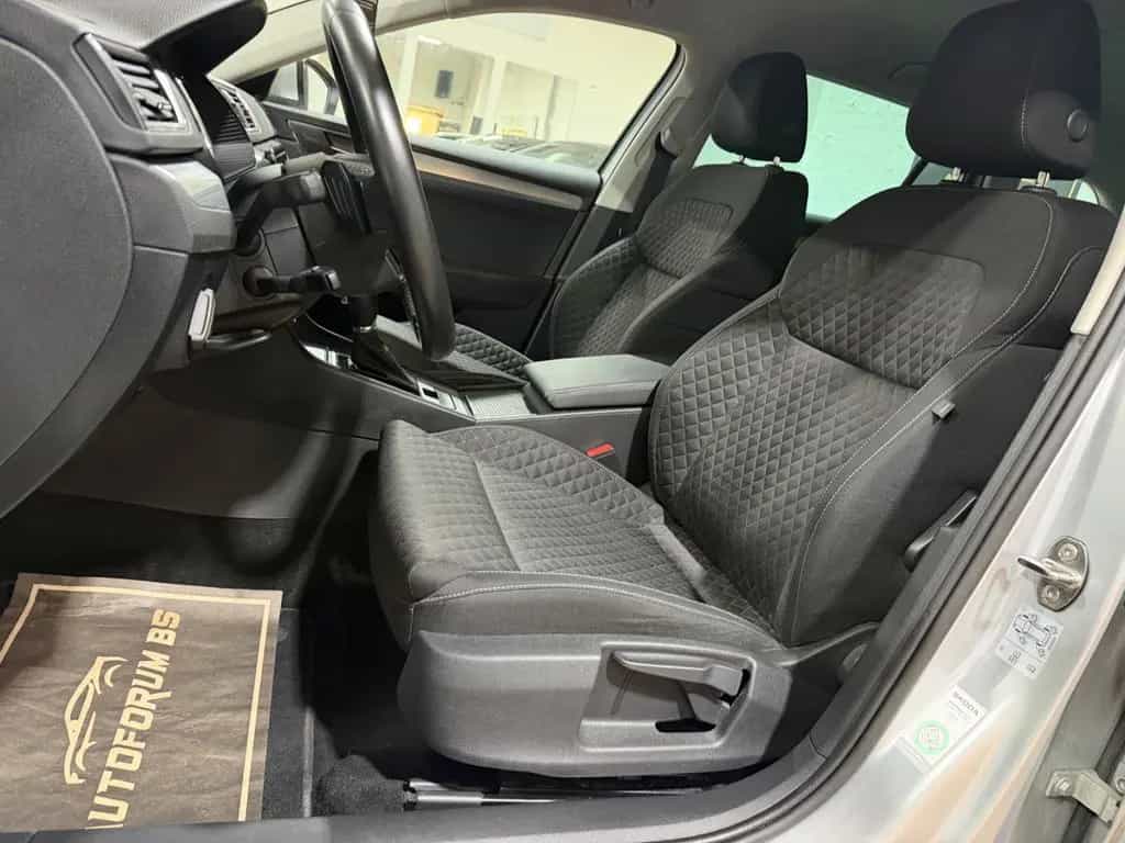 Skoda Superb Combi 2.0TDI DSG/AHK/ACC/PDC/SHZ 11/2022-photo-14