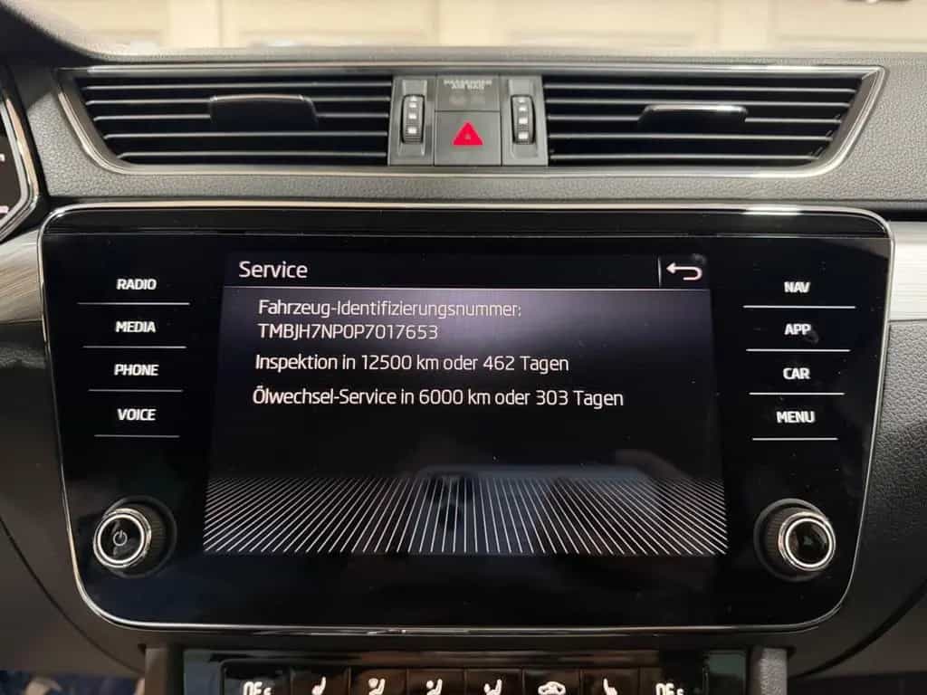 Skoda Superb Combi 2.0TDI DSG/AHK/ACC/PDC/SHZ 11/2022-photo-23
